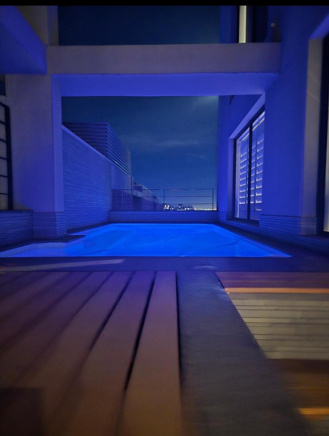 Luxury Penthouse With Private Pool Apartment *