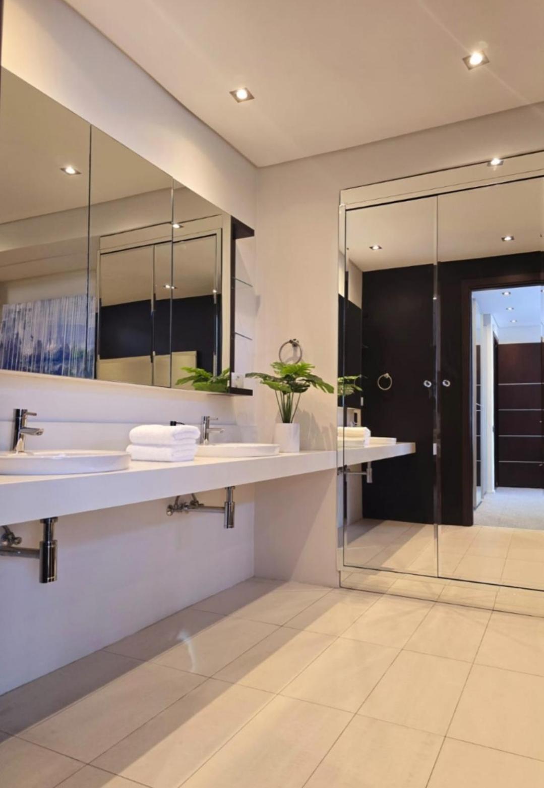 Luxury Penthouse With Private Pool *